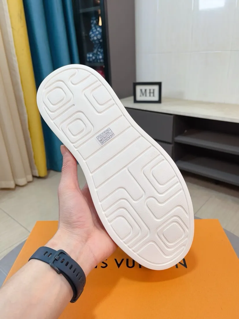 Men's men's shoes 💰480🌸🌸 LV styles are novel and fashionable, and the uppers are made of imported cowhide + LV special materials! Super trendy design! It’s eye-catching! The leather is soft, delicate, shiny and translucent, showing the ultimate hand-made craftsmanship. The leather lining and upper foot are soft, comfortable and breathable! Size: 38-44